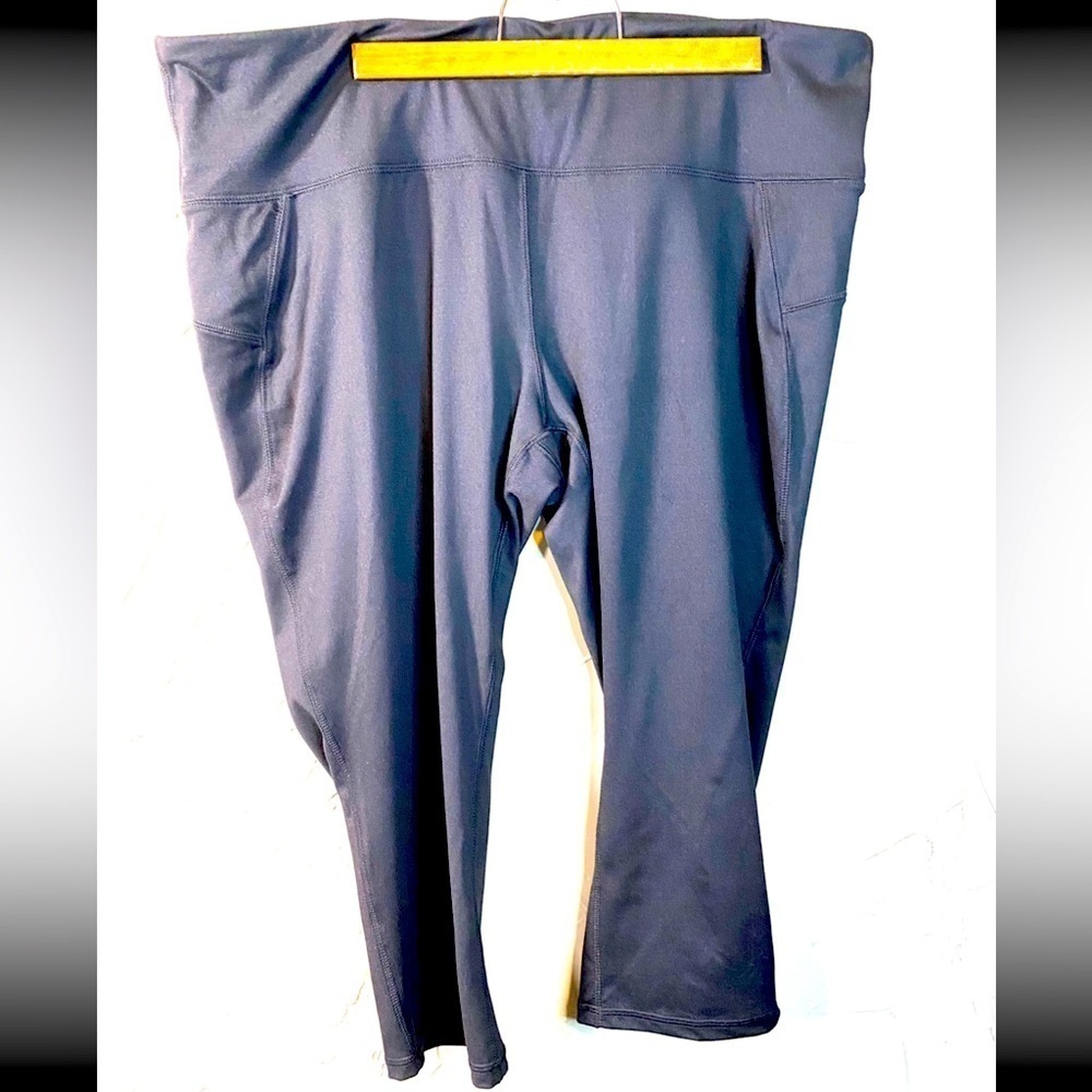 Energy Zone woman’s black capri leggings pants bottoms Sz 2X. Q-10